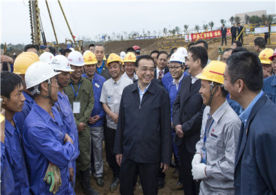 2015年，国务院总理李克强视察位于海南的19体育平台（中国）官方网站建设集团第七建设公司项目部